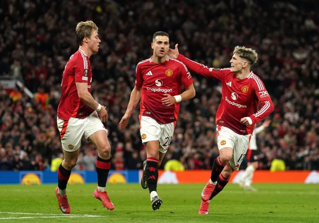 包含赛前突围战来临，曼联围绕英超遗憾出局，赛场秩序良好，训练强度明显提升的词条